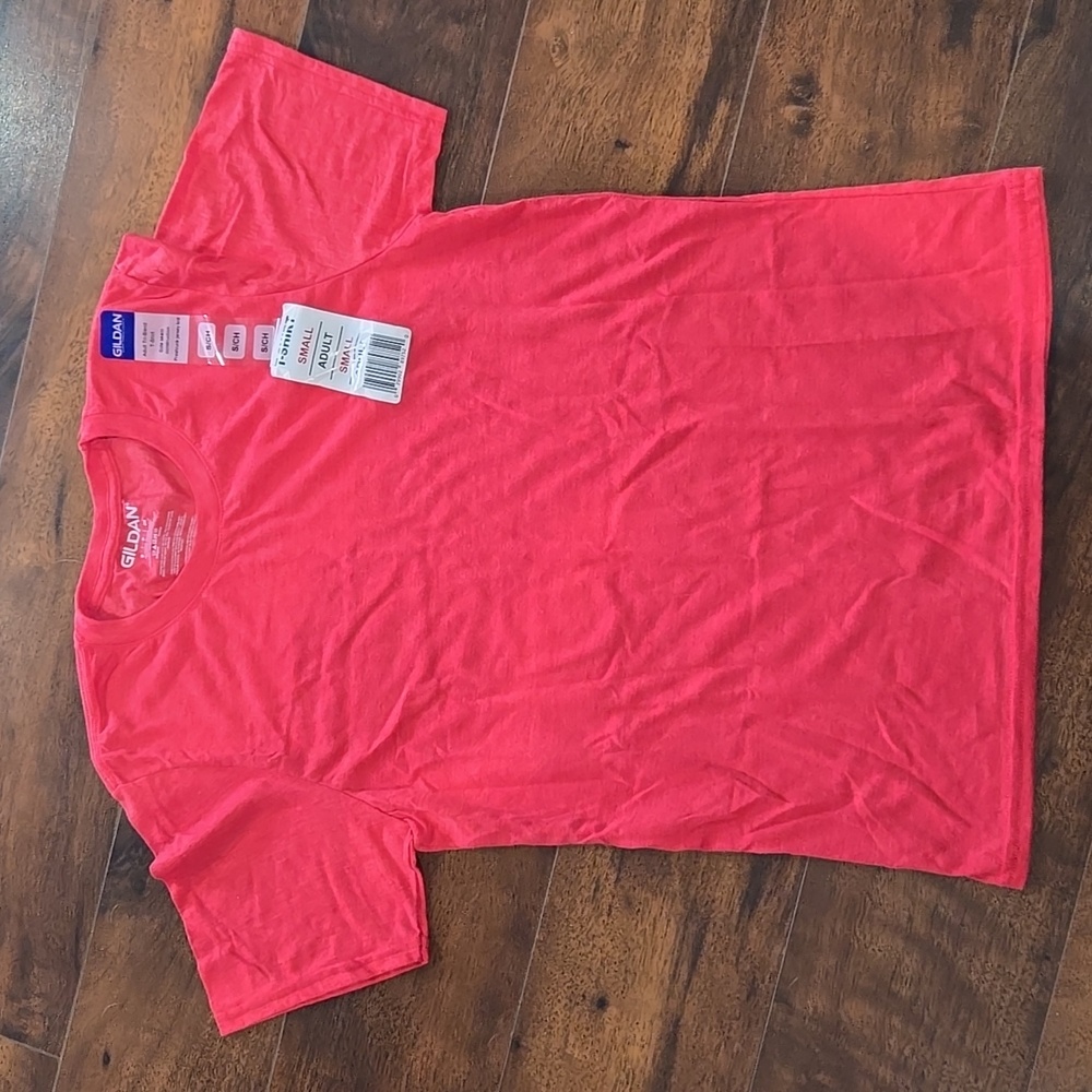 NWT Gildan Red T-shirt Size Small